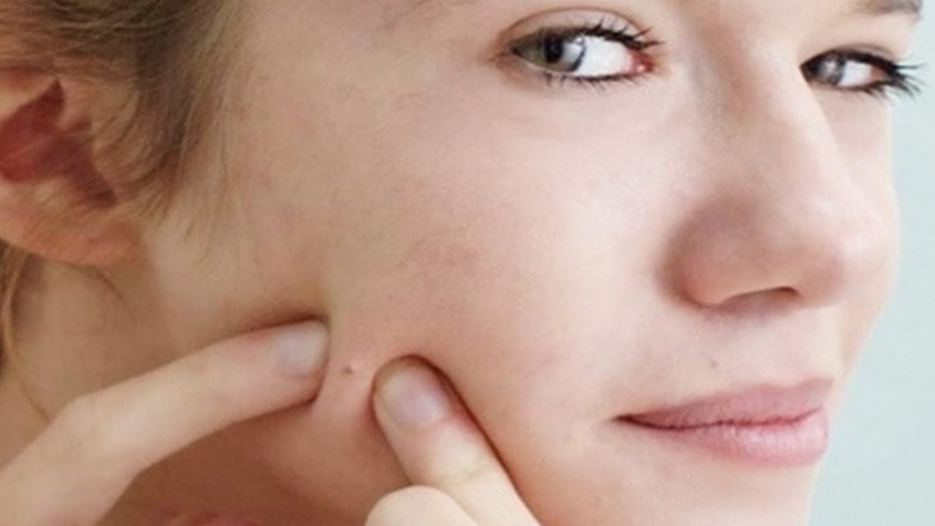 Không đưa tay lên mặt thường xuyên