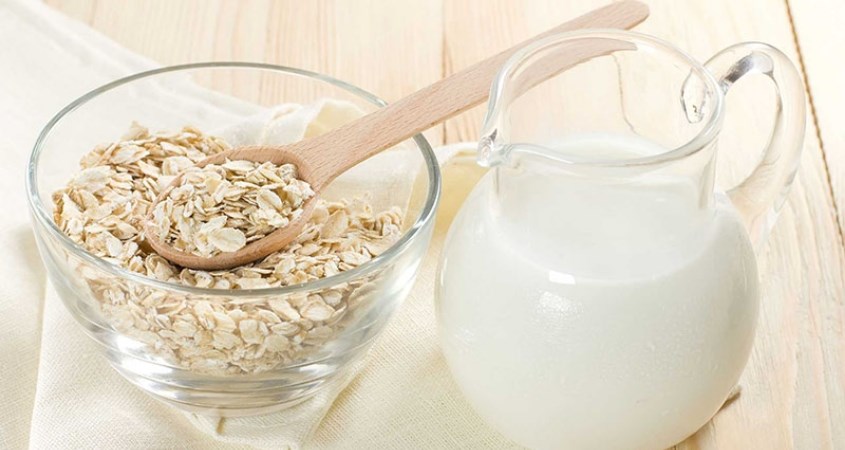 Sữa chua không đường và yến mạch