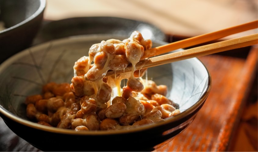 Natto rất giàu protein và vitamin K2