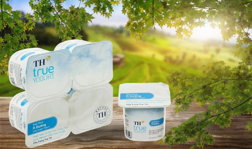 Lốc 4 hộp sữa chua ít đường TH true YOGURT 100g (từ 1 tuổi)