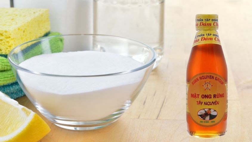 Tẩy tế bào chết bằng muối, nước cốt chanh và mật ong rừng Tây Nguyên Xuân Nguyên chai 200 ml