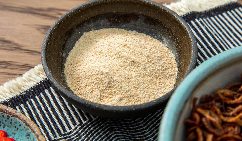 Tẩy tế bào chết gót chân bằng cám gạo