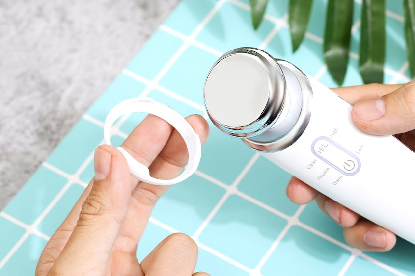 Máy massage đẩy tinh chất Halio White