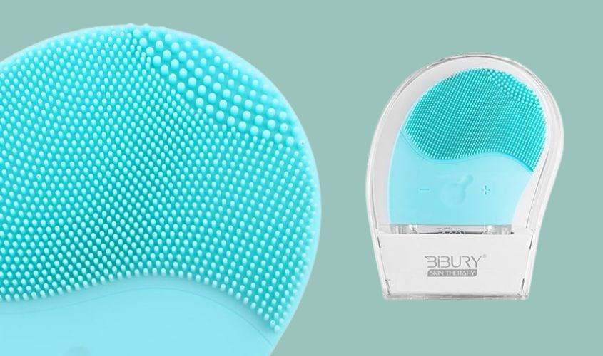 Máy rửa mặt BIBURY BBR01-01 có công nghệ sóng âm hiện đại giúp làm da được sạch sâu hơn.
