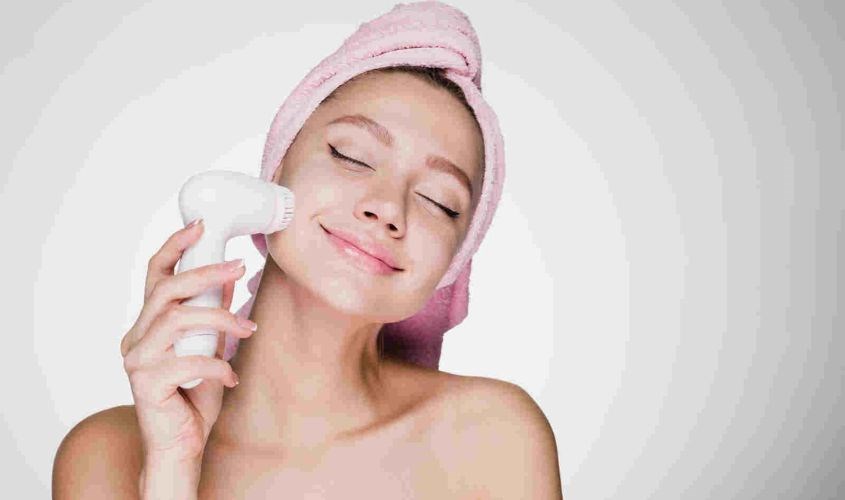 Máy rửa mặt được thiết kế nhỏ gọn, có thể mang đi dễ dàng