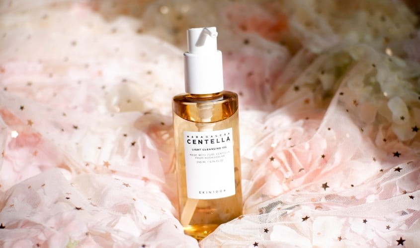 Dầu tẩy trang chiết xuất Rau Má Skin1004 Madagascar Centella Light Cleansing Oil 200 ml
