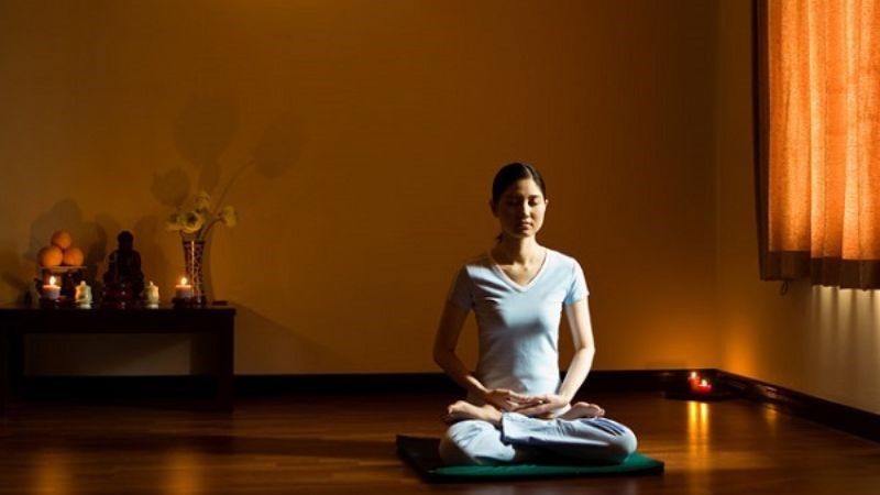 Các bài tập thiền hoặc yoga sẽ giúp bạn giảm căng thẳng, mệt mỏi