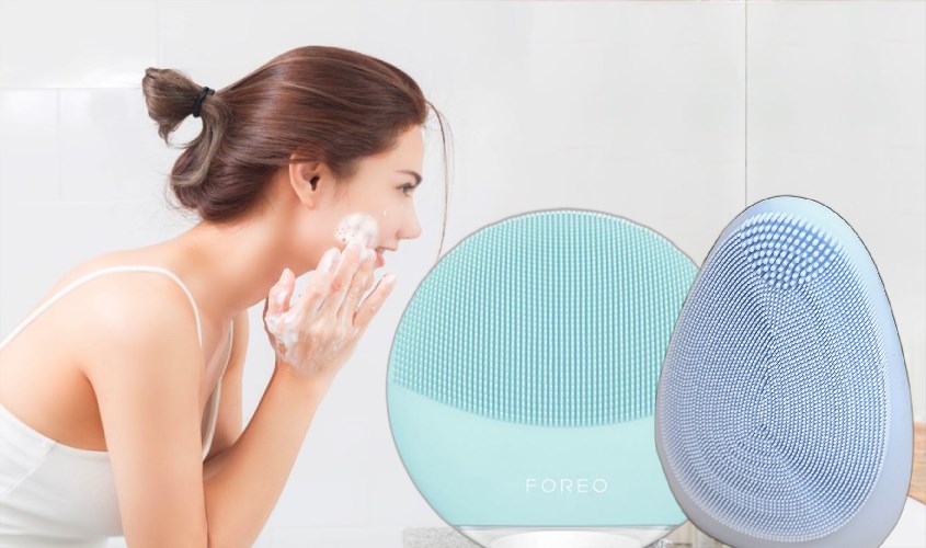 Chọn máy rửa mặt Foreo hay máy rửa mặt và massage Emmié Sky Blue