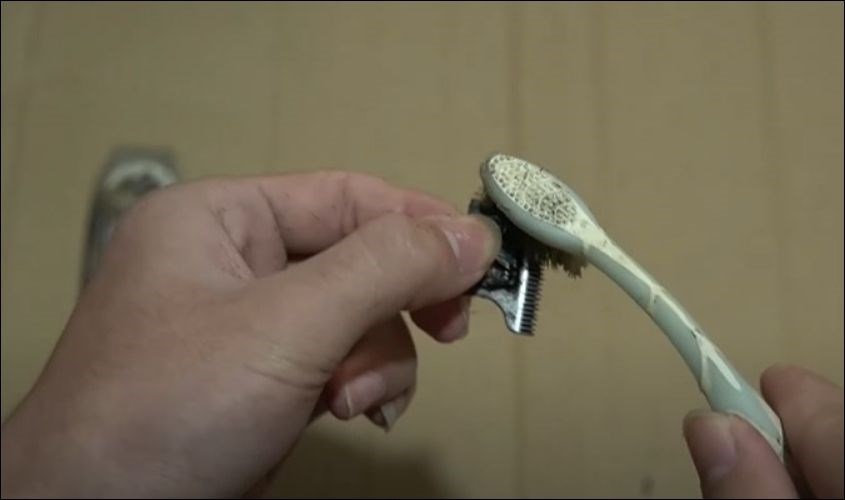 Vệ sinh lưỡi tông đơ