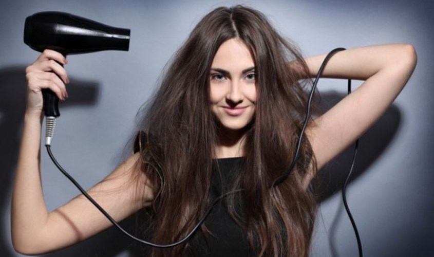 Không sử dụng máy sấy tóc trong thời gian dài