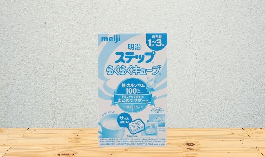 Sữa bột nội địa Nhật Meiji Step Raku Raku Cube vị nhạt thanh 672g (12 - 36 tháng)
