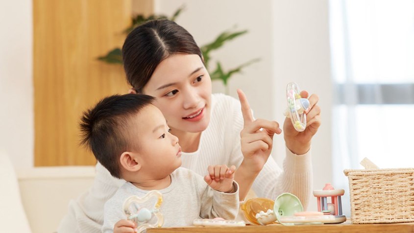 Có nhiều nguyên nhân gây rối loạn ngôn ngữ ở trẻ. Nguồn: Monkey