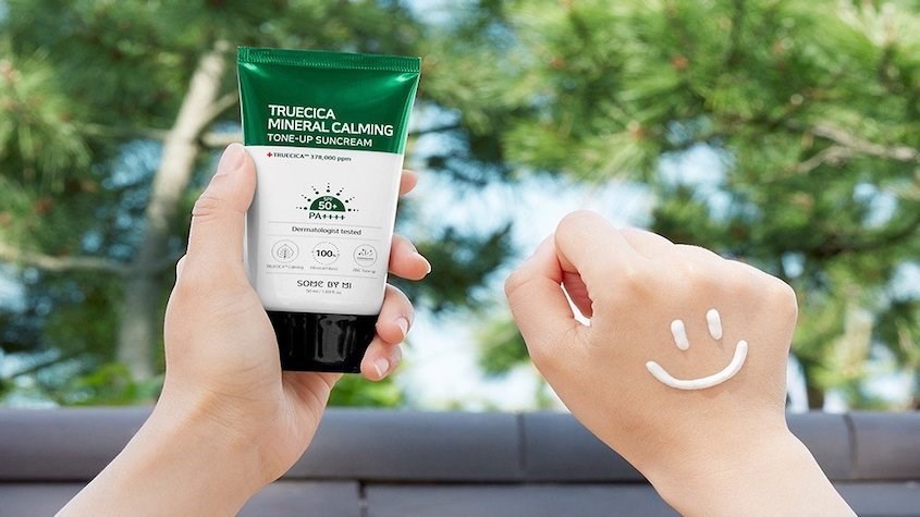 Kem chống nắng làm dịu và dưỡng sáng Some By Mi Truecica Mineral Calming SPF 50+ PA++++ 50 ml Kem chống nắng làm dịu và dưỡng sáng Some By Mi Truecica Mineral Calming SPF 50+ PA++++ 50 ml
