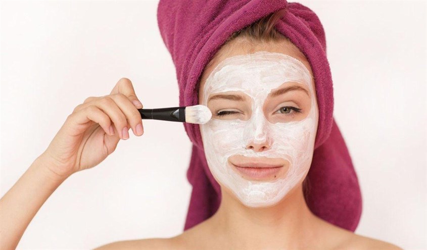 Trị thâm mụn bằng sữa chua không đường.