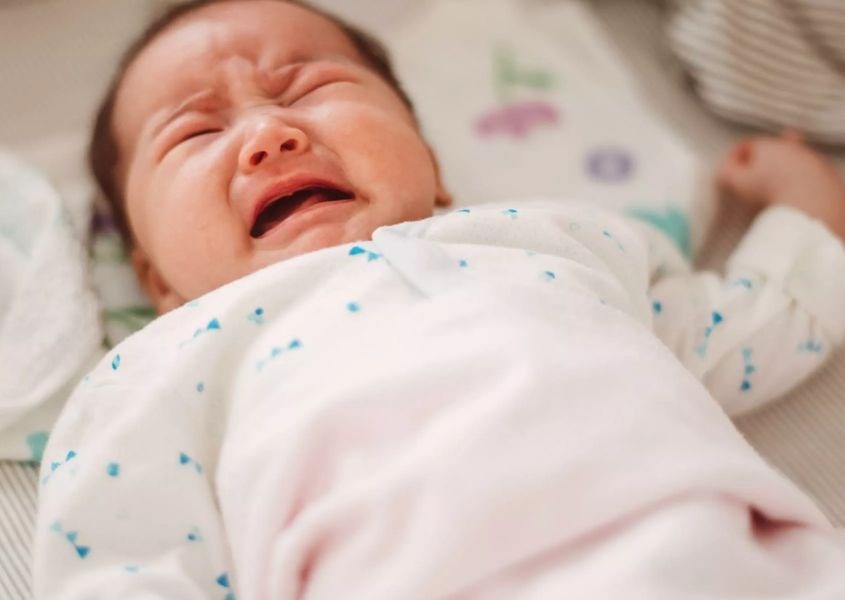 Trẻ bị co giật khi ngủ. Nguồn từ xoedge