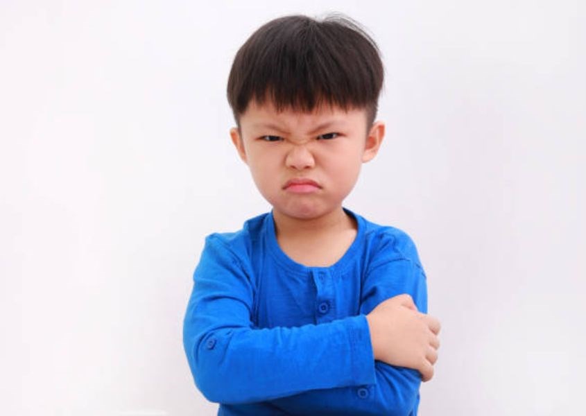 Làm sao để ngăn trẻ mới biết đi nổi cáu và đánh nhau? Nguồn từ istockphoto