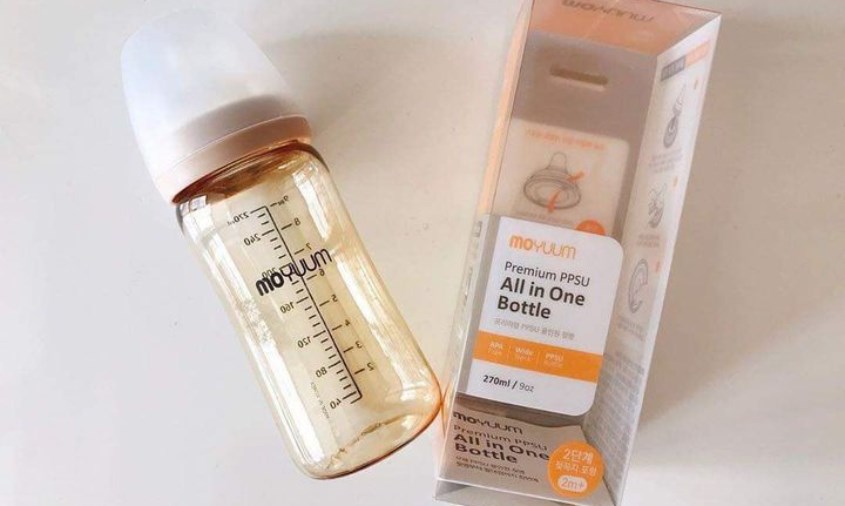 Bình sữa Moyuum có xuất xứ Hàn Quốc với thiết kế khá đẹp mắt