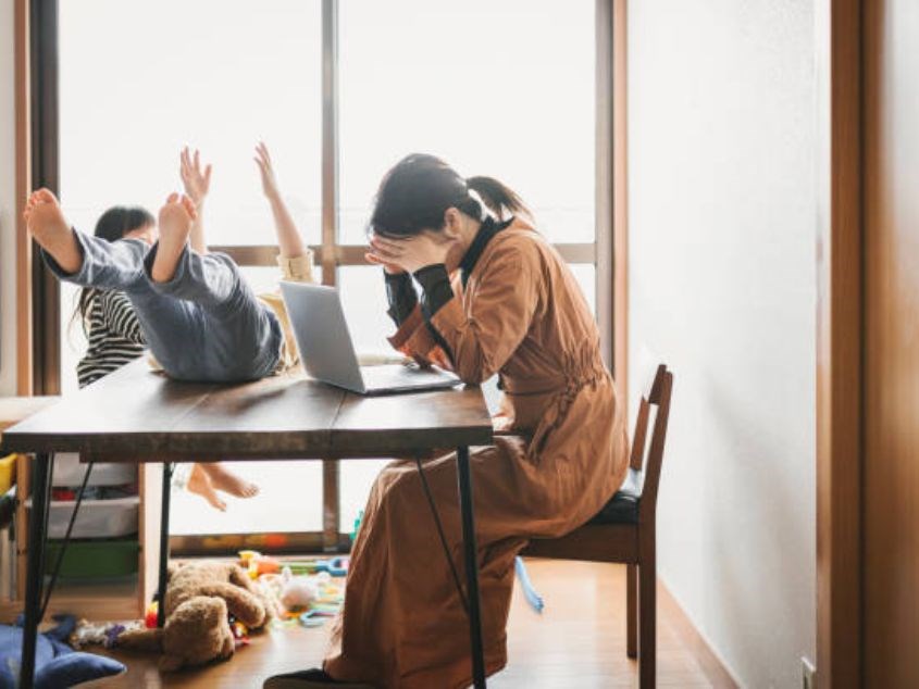 Bé thiếu tính tự kỷ luật khiến cha mẹ vất vả trong việc nuôi dạy trẻ. Nguồn: Getty Images.