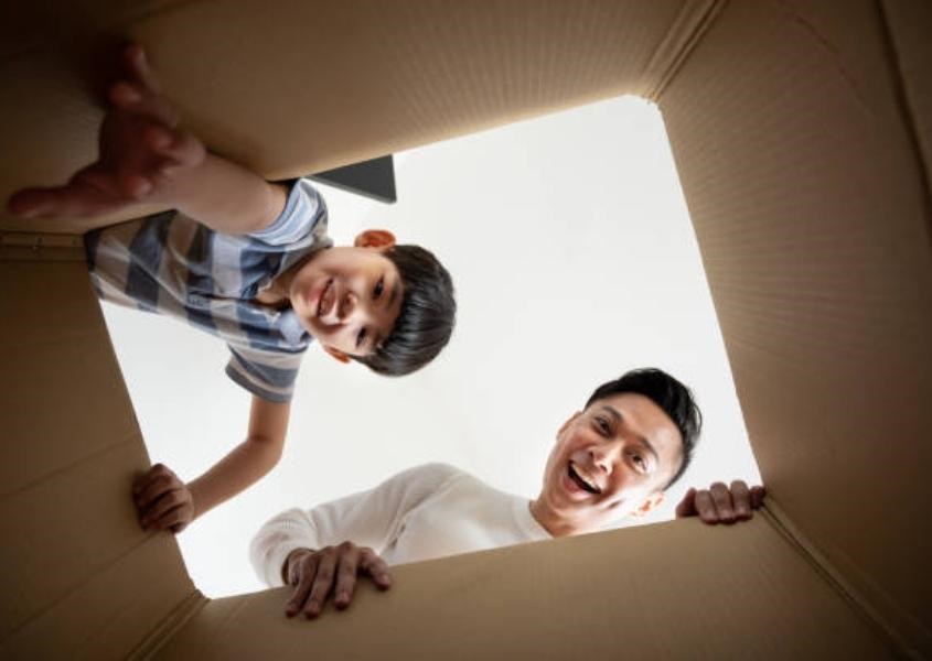 Dạy trẻ nên xung phong tình nguyện. Nguồn: Getty Images.