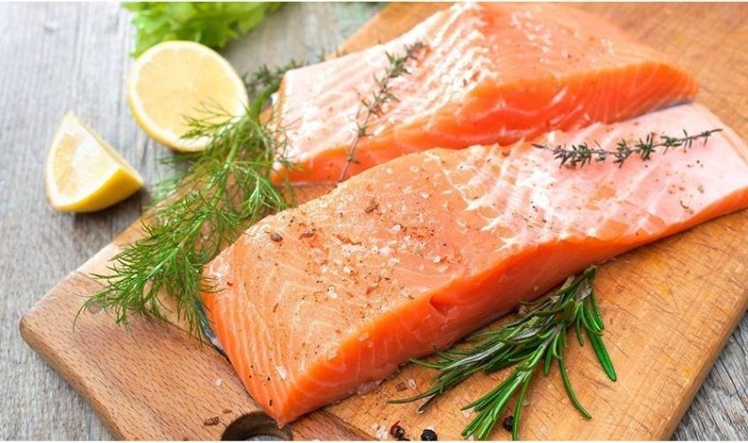 Cá hồi là một loại thực phẩm lành mạnh, cực kỳ tốt cho cơ thể và não bộ Cá hồi là một loại thực phẩm lành mạnh, cực kỳ tốt cho cơ thể và não bộ