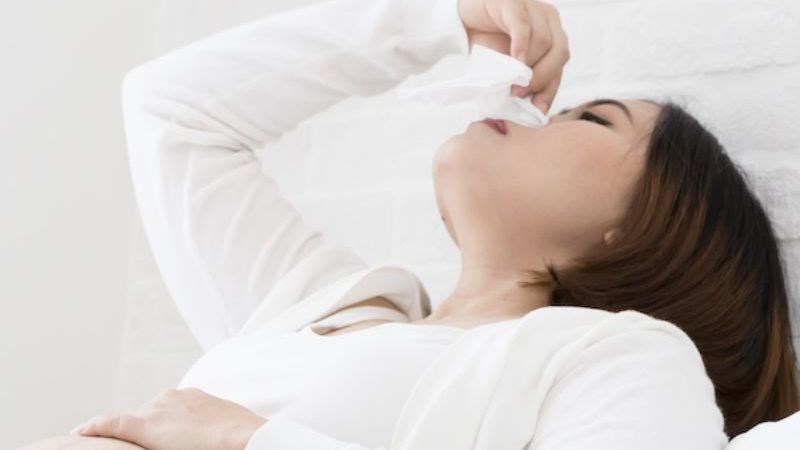 Bà bầu có nguy cơ bị chảy máu mũi cao hơn so với bình thường