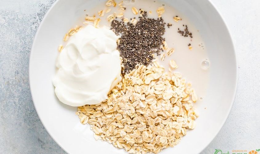 Kết hợp yến mạch giảm cân với sữa chua hạt chia