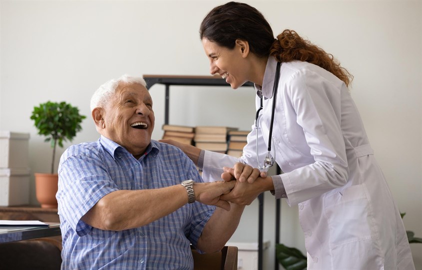 Lựa chọn dòng sữa phù hợp với tình trạng sức khỏe của người cao tuổi