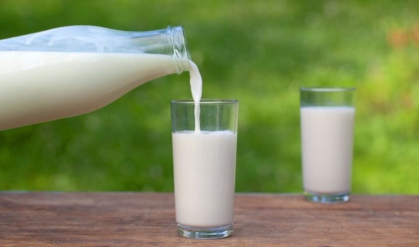 Nên chọn sữa có hương vị dễ uống cho người cao tuổi