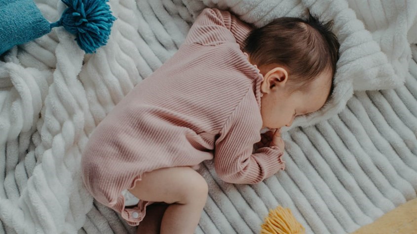 Ăn ngủ của con luôn là chủ đề được ba mẹ quan tâm nhất. Nguồn ảnh: National Today Ăn ngủ của con luôn là chủ đề được ba mẹ quan tâm nhất. Nguồn ảnh: National Today