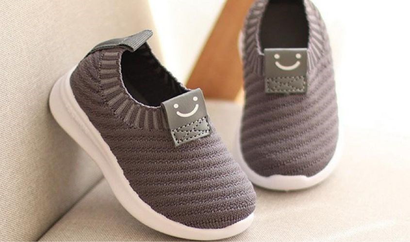 Giày lười mang lại cảm giác thoải mái và dễ chịu cho bé Giày lười mang lại cảm giác thoải mái và dễ chịu cho bé