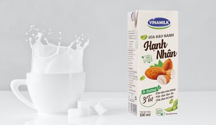 Sữa đậu nành hạnh nhân Vinamilk 180 ml