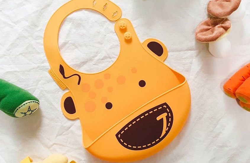 Yếm ăn cho bé silicone Marcus & Marcus - Lola - MNMBB01-GF - Màu vàng (từ 6 tháng)