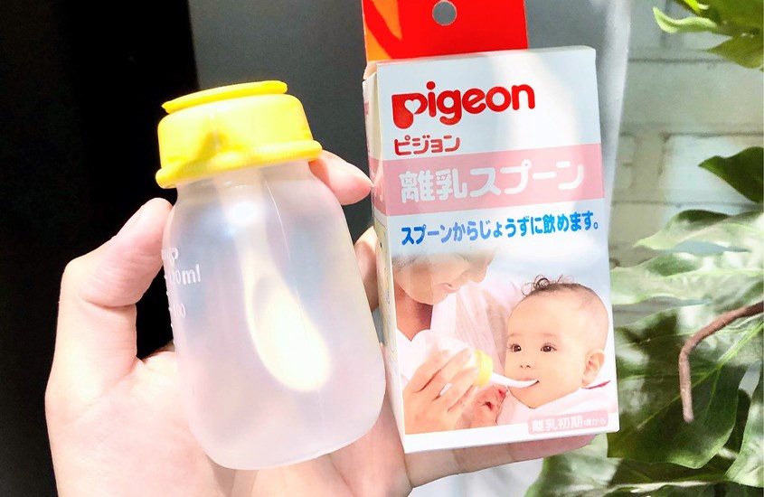 Bình ăn dặm Pigeon nhỏ 120 ml (từ 6 tháng)
