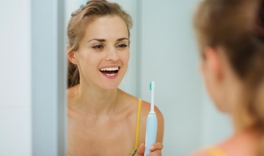 Sử dụng bàn chải có nguồn gốc để bảo vệ răng miệng