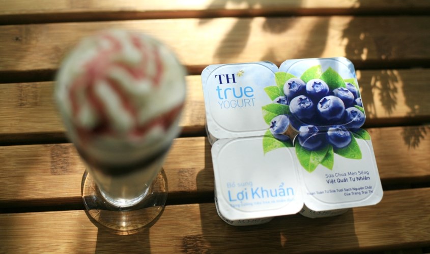 Lốc 4 hộp sữa chua trái cây TH true YOGURT vị việt quất 100g (từ 1 tuổi) Lốc 4 hộp sữa chua trái cây TH true YOGURT vị việt quất 100g (từ 1 tuổi)