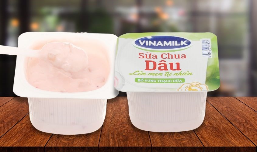 Lốc 4 hộp sữa chua trái cây Vinamilk vị dâu 100g