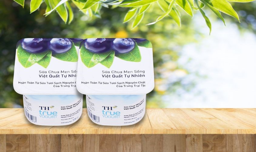 Lốc 4 hộp sữa chua trái cây TH true YOGURT vị việt quất 100g