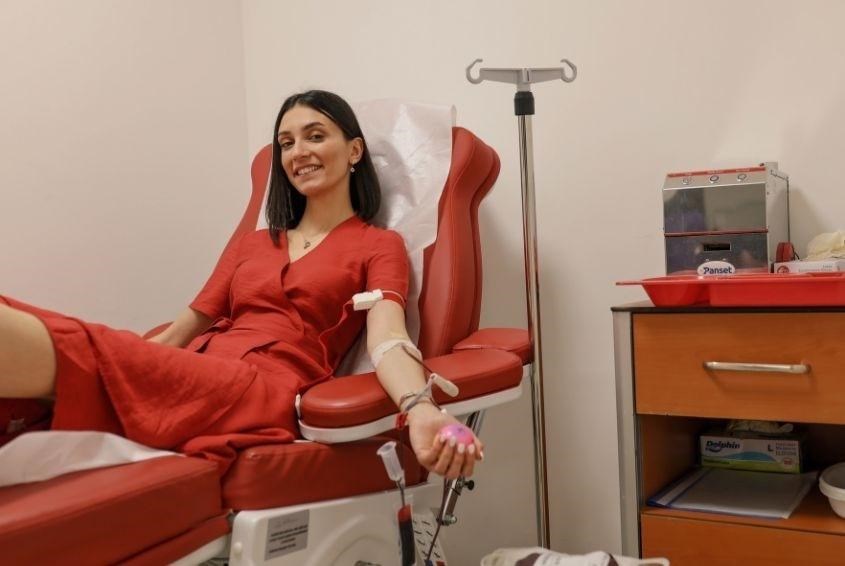 Không có bất kỳ nghiên cứu nào về việc hiến huyết tương có an toàn cho em bé hay không (Ảnh: Canva)