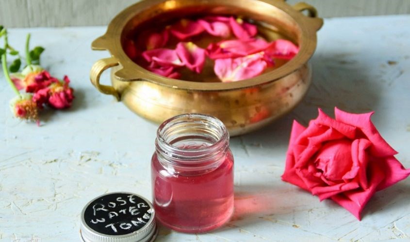 Nước hoa hồng Nhật Bản chứa thành phần tự nhiên, dịu nhẹ cho da