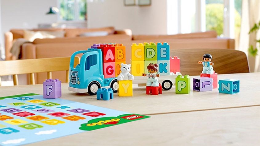 Đồ chơi phát triển trí tuệ cho trẻ với bảng chữ cái và khối màu sắc giúp bé nhận biết và tư duy logic