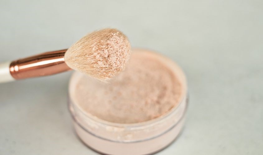 Sử dụng phấn phủ để khóa lớp nền