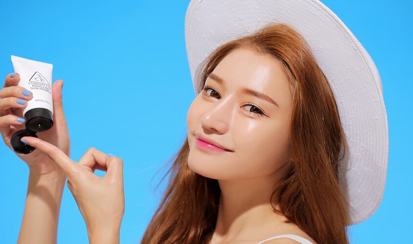 Bắt đầu quá trình trang điểm sau khi bôi kem chống nắng từ 3 đến 5 phút