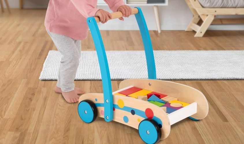 Xe tập đi bằng gỗ cho bé