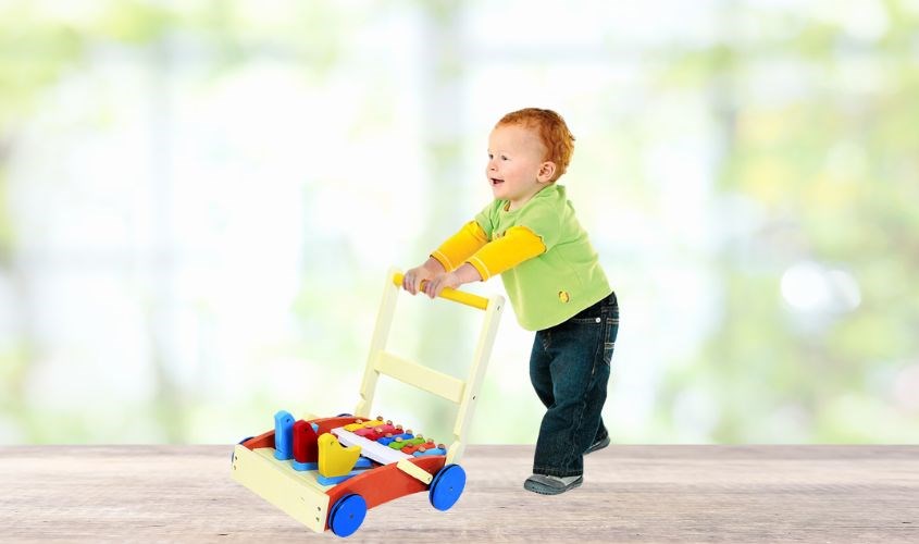 Xe tập đi bằng gỗ 3 con gà chống trượt an toàn