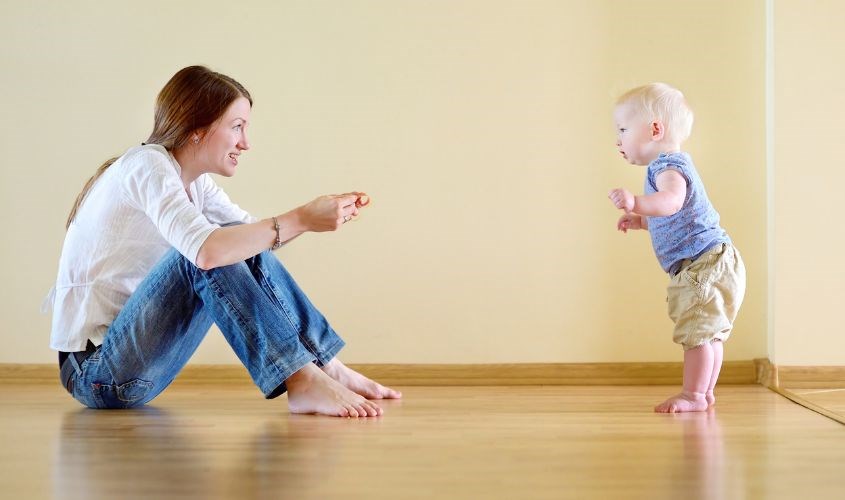 Những lưu ý cho phụ huynh khi sử dụng xe tập đi bằng gỗ cho bé