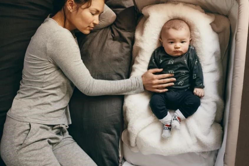 Cho bé ngủ cùng phòng nhưng không chung giường. Nguồn: google