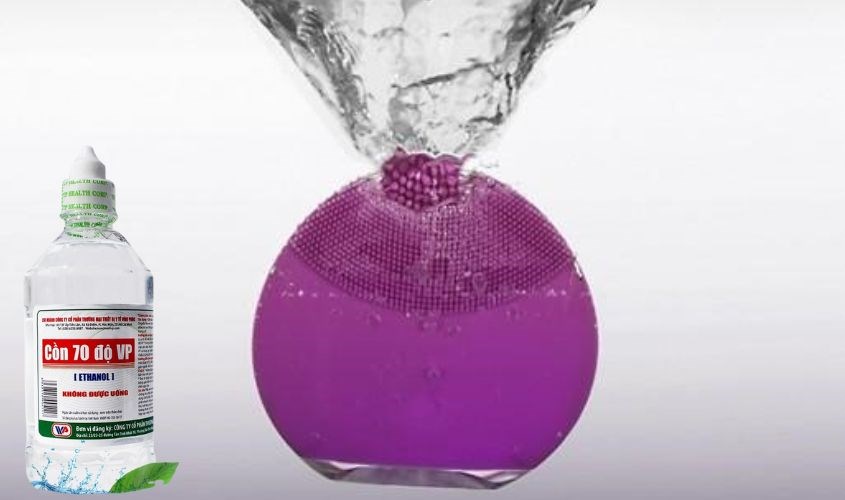 Vệ sinh máy rửa mặt bằng cồn