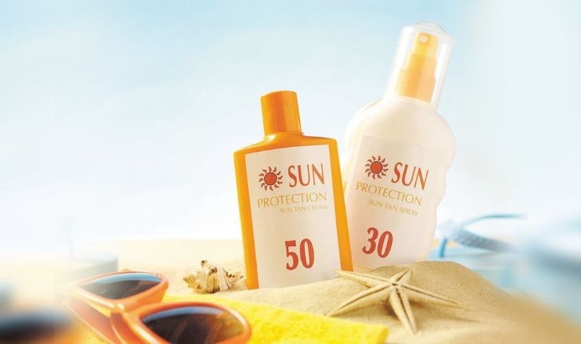 Nên sử dụng kem chống nắng với chỉ số SPF từ 30 trở lên và có quang phổ rộng