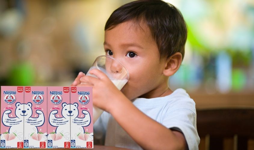 Lốc 4 hộp sữa tươi Nestlé NutriStrong có đường hương dâu 180 ml