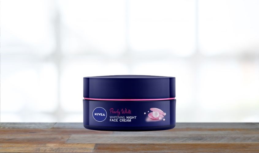 Kem dưỡng trắng da và giúp se khít lỗ chân lông ban đêm Nivea